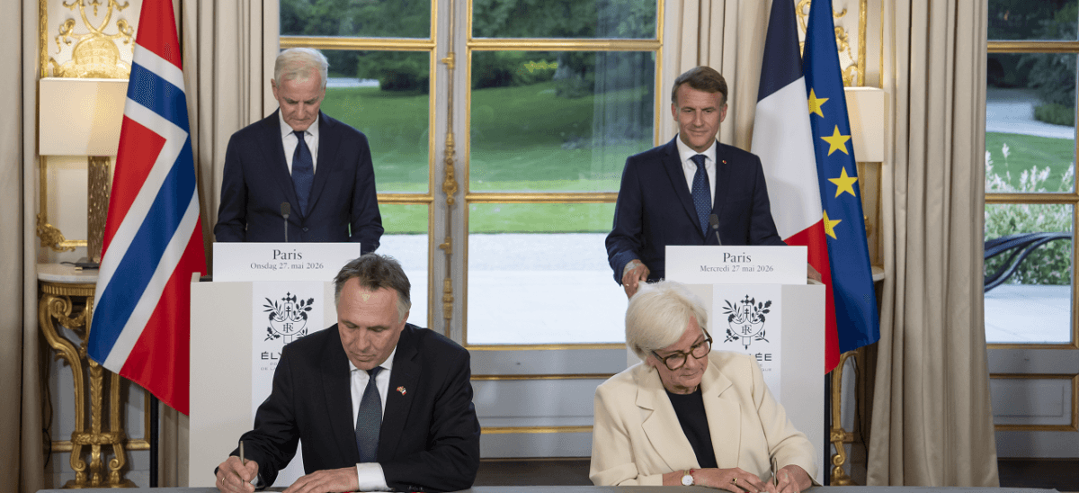 Signature de l'Arrangement de Narvik à Paris entre la France et la Norvège, en présence d'Emmanuel Macron et Jonas Gahr Støre. Photographie : MEAE