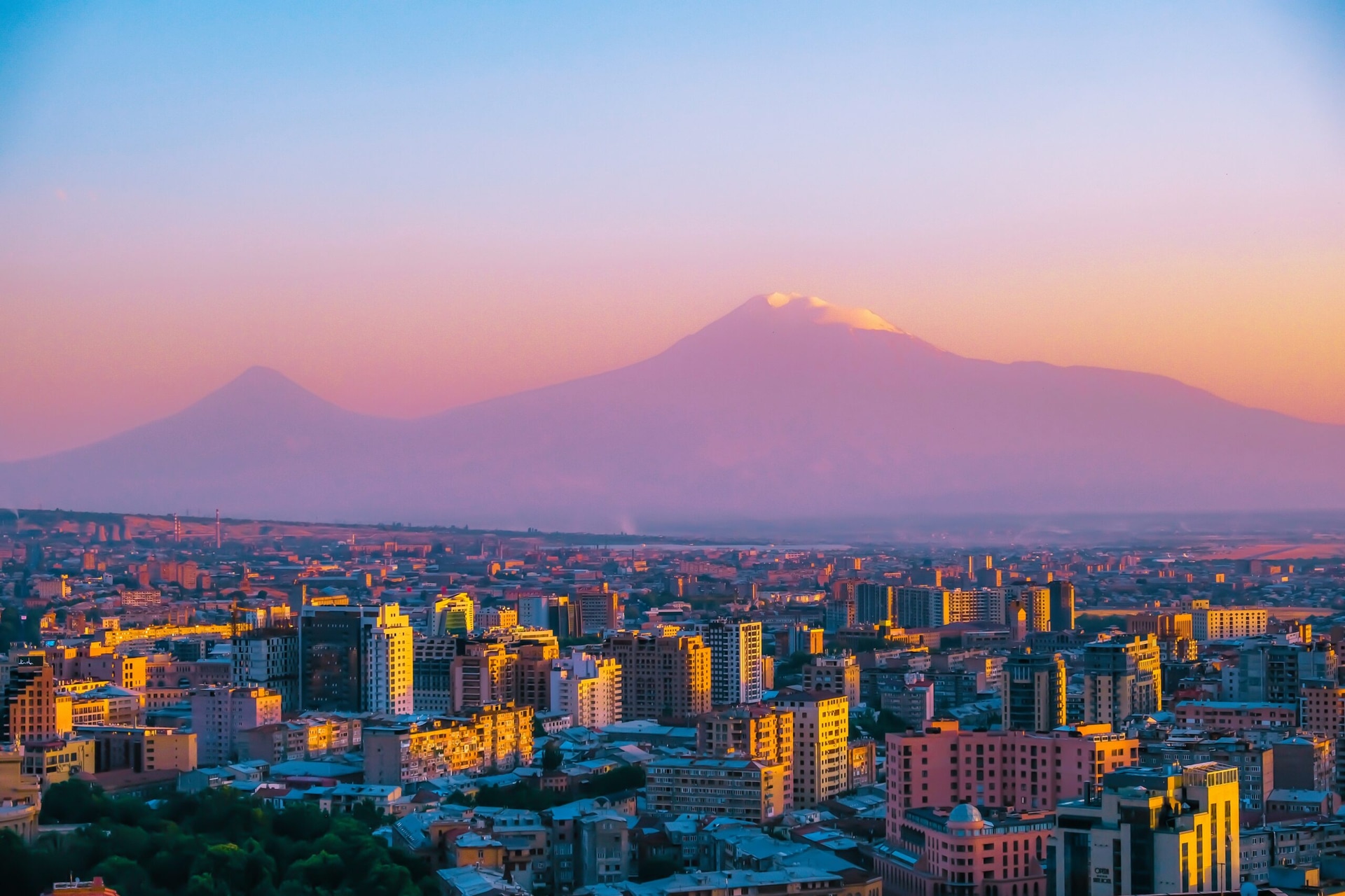 Erevan et l'Ararat -Arménie. Source : Unsplash. Levon Vardanyan. 22 septembre 2020